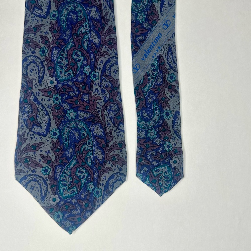 Vintage VALENTINO CRAVATTE Authentic Blue Purple Paisley Classic Silk Tie 3.25” - Picture 7 of 8